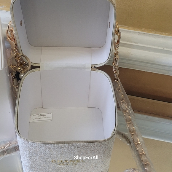 Chanel - Picture 15 of 16